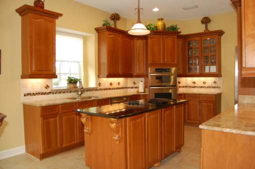 Kitchen Unlike the first house we seriously considered, this one actually has cabinets and appliances.